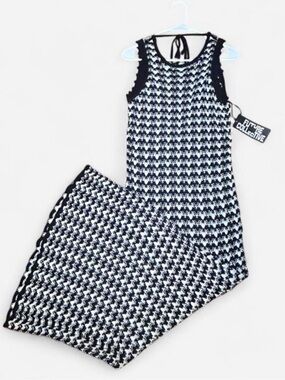 Knitted Black & White Houndstooth Maxi Dress, size M - New With Tags